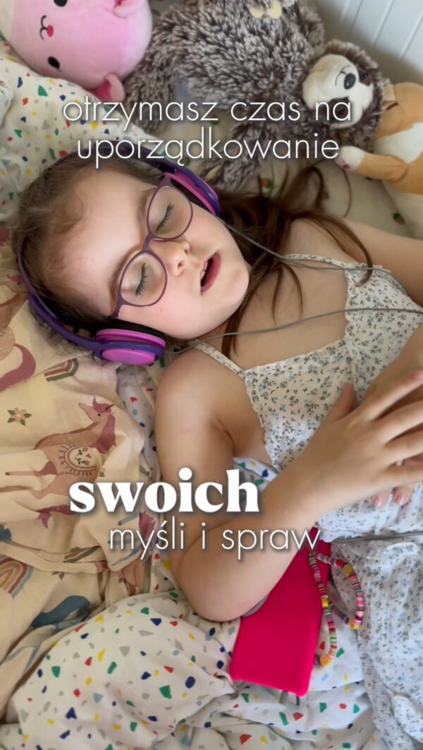 dzieci-sluchaja-audiobajek.jpeg Pobieranki na dobranoc, na drogę, na chwilę relaksu